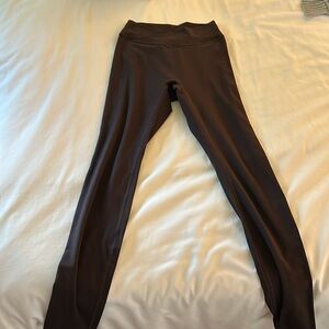 437 brown V leggings